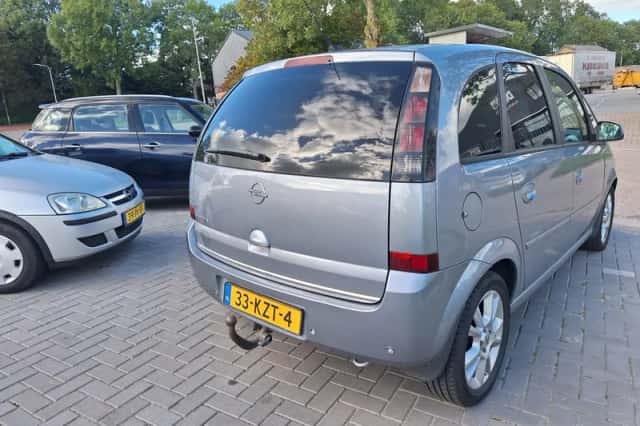 Opel Meriva (2010) thumbnail 3