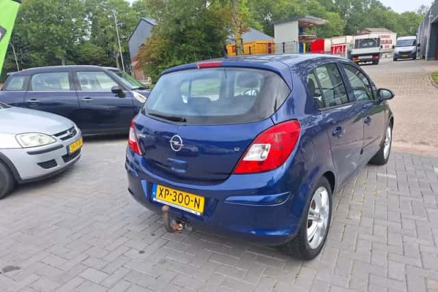Opel Corsa (2007) thumbnail 3