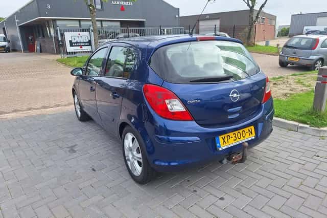 Opel Corsa (2007) thumbnail 4