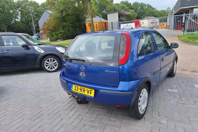 Opel Corsa (2005) thumbnail 3