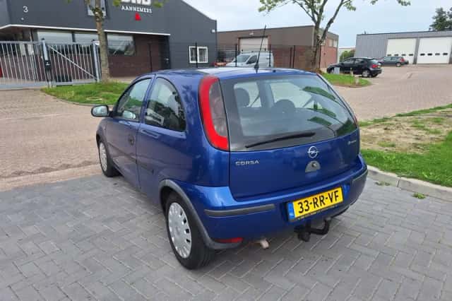 Opel Corsa (2005) thumbnail 4