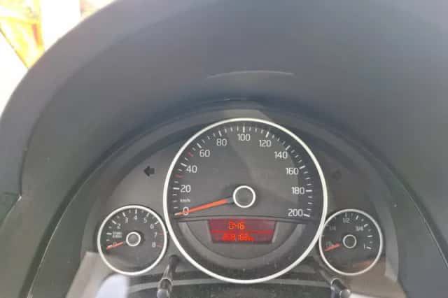 Volkswagen Up! (2012) thumbnail 5