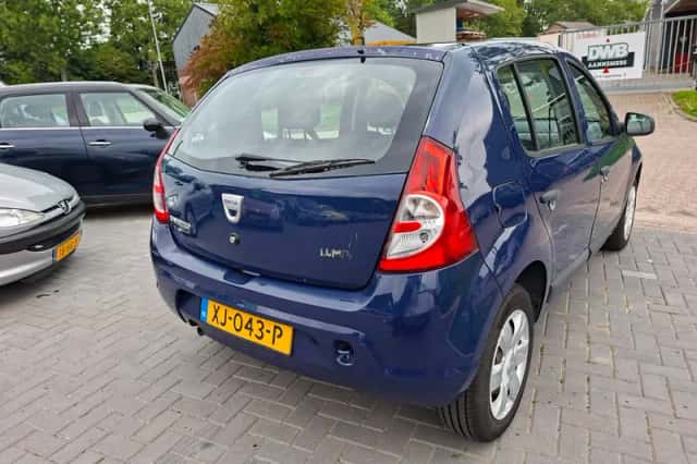 Dacia Sandero (2009) thumbnail 3