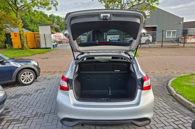 Nissan Pulsar (2015) thumbnail 6