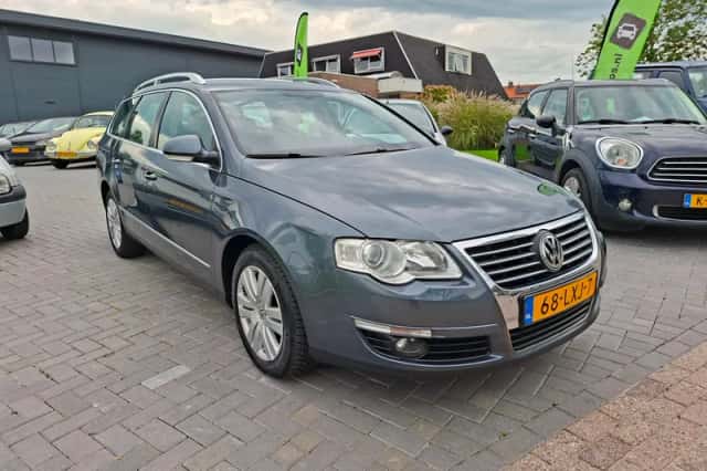 Volkswagen Passat (2010) thumbnail 2