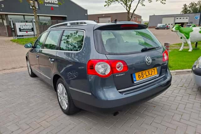 Volkswagen Passat (2010) thumbnail 4