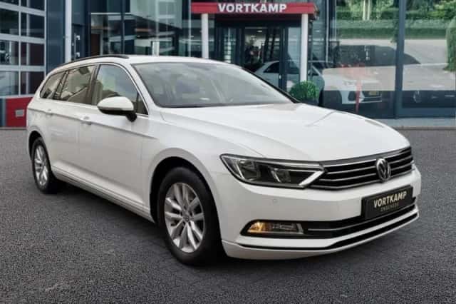 Volkswagen Passat (2015) thumbnail 3
