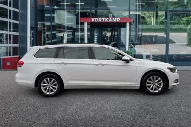 Volkswagen Passat (2015) thumbnail 4