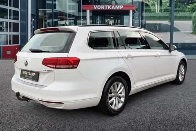 Volkswagen Passat (2015) thumbnail 5