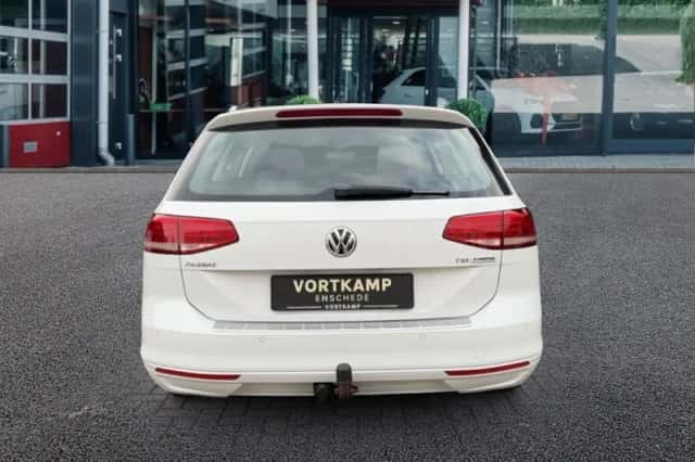 Volkswagen Passat (2015) thumbnail 6