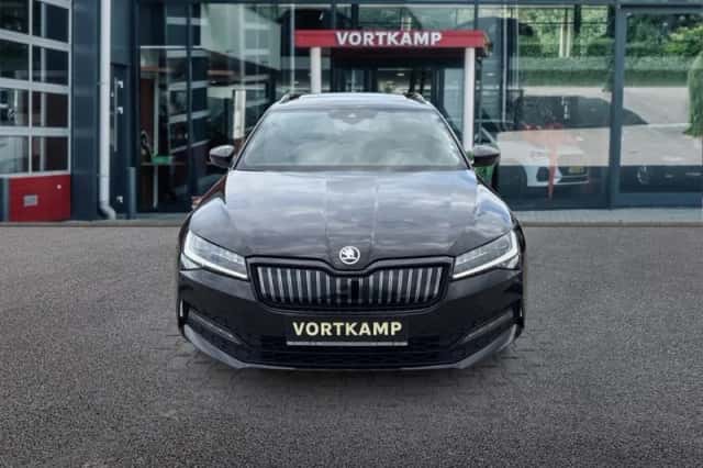 Škoda Superb (2022) thumbnail 2
