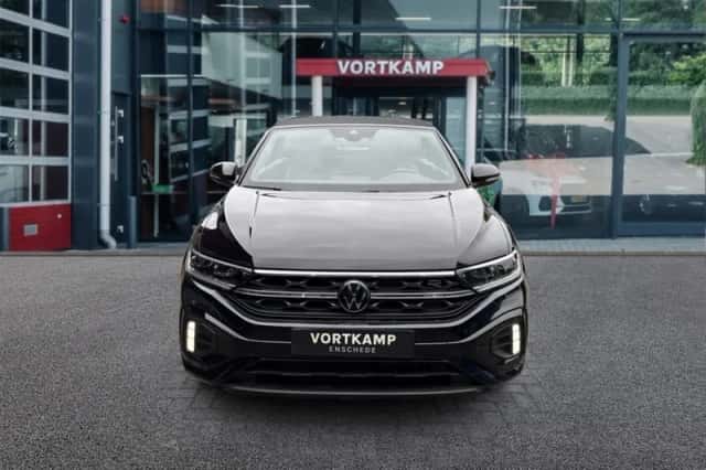 Volkswagen T-Roc (2022) thumbnail 2
