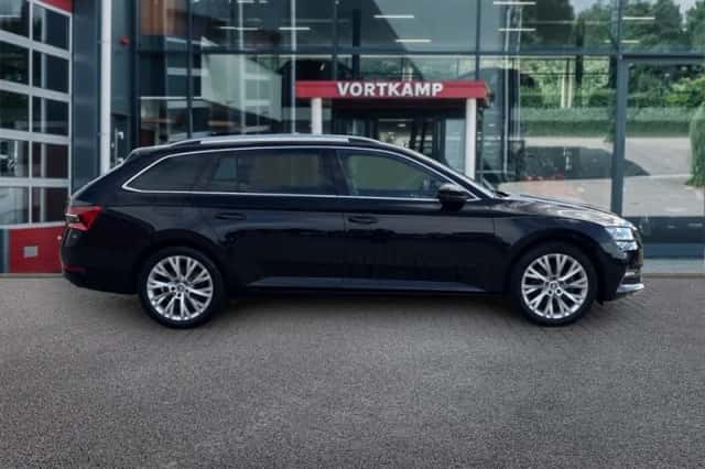 Škoda Superb (2023) thumbnail 4