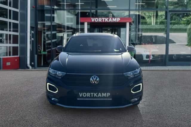 Volkswagen T-Roc (2022) thumbnail 2