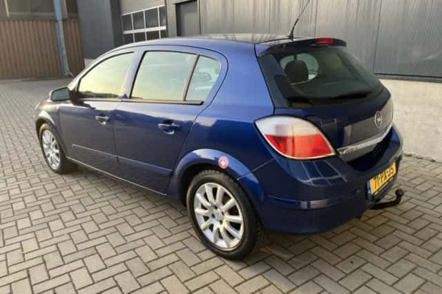 Opel Astra (2005) thumbnail 3