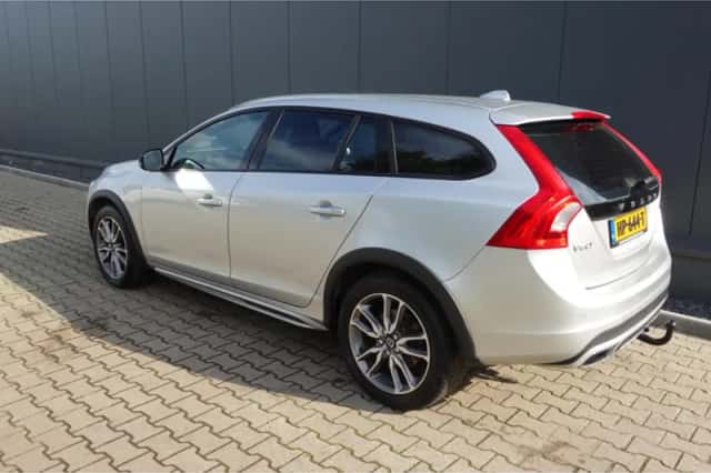 Volvo V60 (2015) thumbnail 2