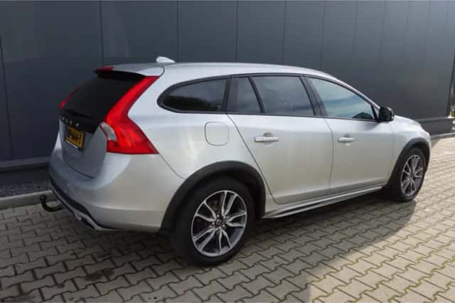 Volvo V60 (2015) thumbnail 3