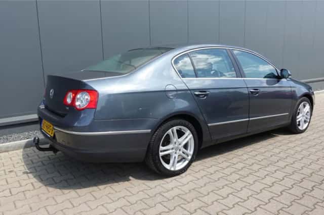 Volkswagen Passat (2009) thumbnail 3