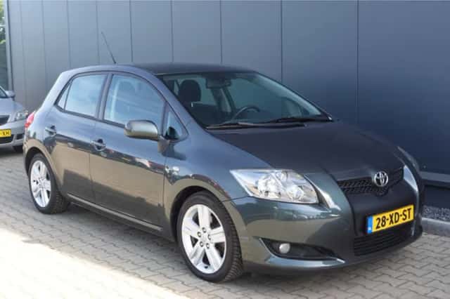 Toyota Auris (2007) thumbnail 2