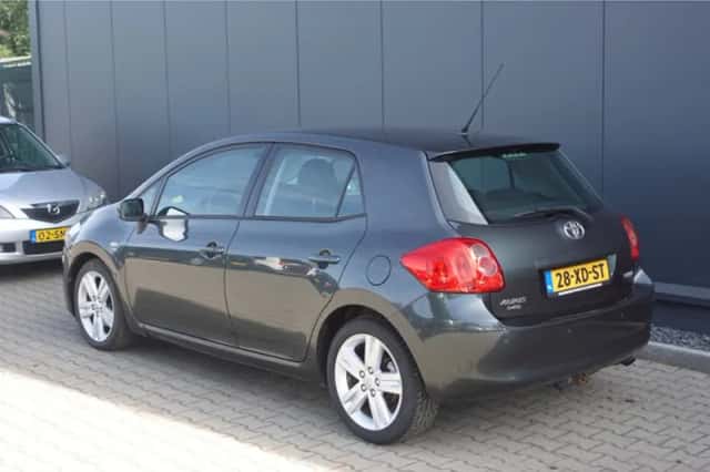 Toyota Auris (2007) thumbnail 3