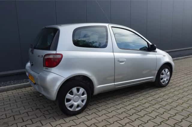 Toyota Yaris (2001) thumbnail 3
