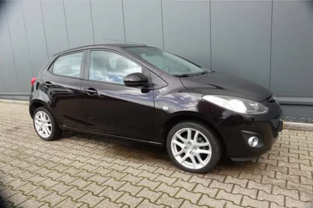 Mazda 2 (2011) thumbnail 4