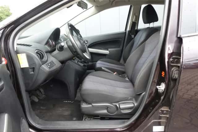Mazda 2 (2011) thumbnail 5