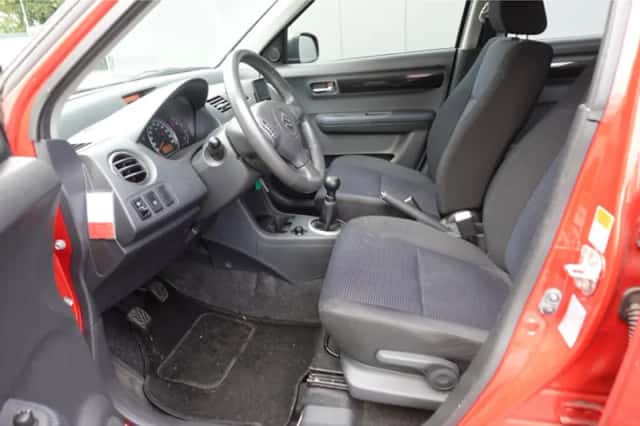 Suzuki Swift (2008) thumbnail 5