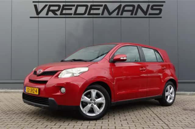 Toyota Urban (2009) thumbnail 1