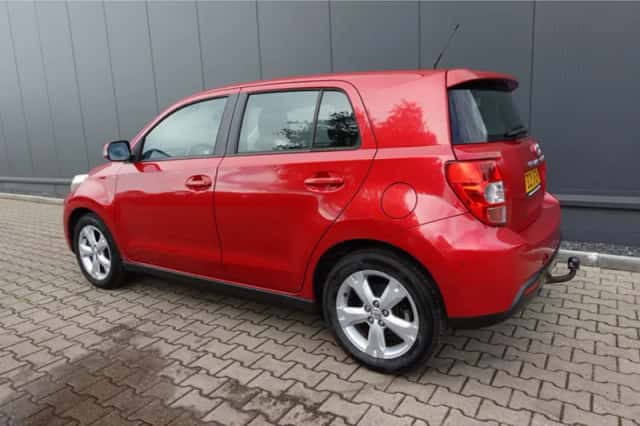 Toyota Urban (2009) thumbnail 2