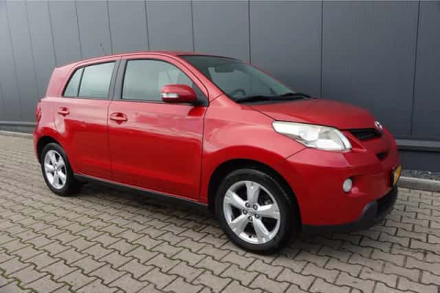 Toyota Urban (2009) thumbnail 4