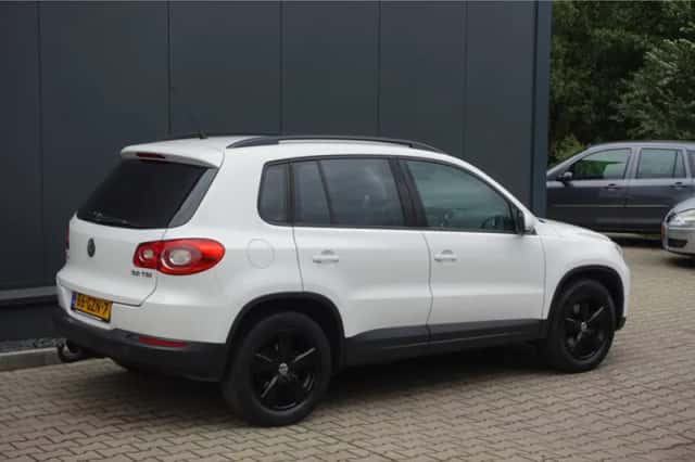 Volkswagen Tiguan (2008) thumbnail 3