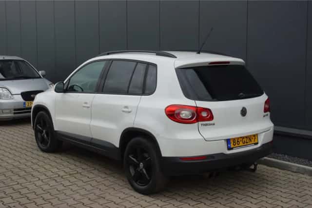Volkswagen Tiguan (2008) thumbnail 2