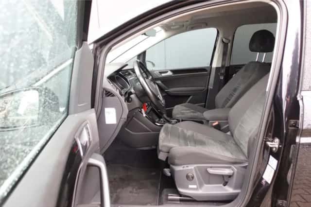 Volkswagen Touran (2016) thumbnail 5
