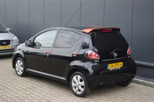 Toyota Aygo (2013) thumbnail 2