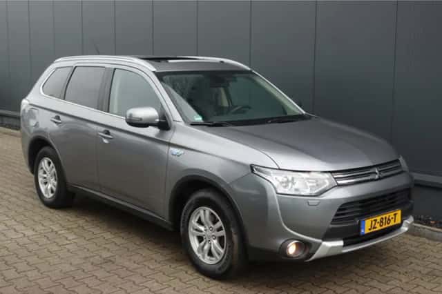 Mitsubishi Outlander (2015) thumbnail 4