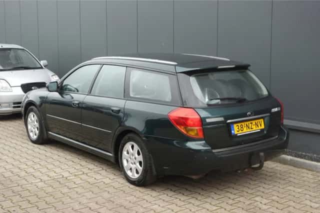 Subaru Legacy (2004) thumbnail 2