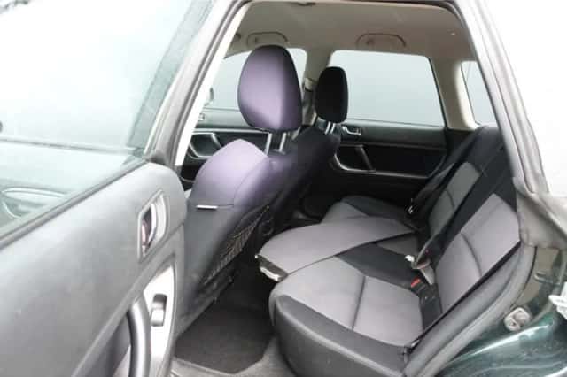 Subaru Legacy (2004) thumbnail 6