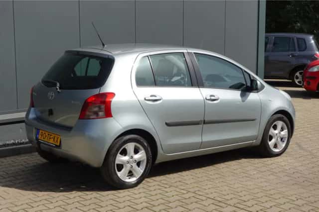 Toyota Yaris (2006) thumbnail 3