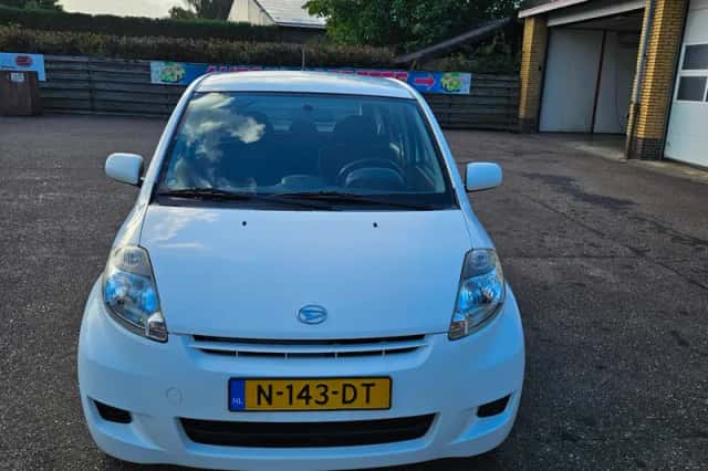 Daihatsu Sirion (2010) thumbnail 3