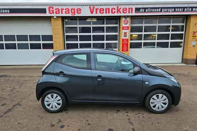 Toyota Aygo (2017) thumbnail 1