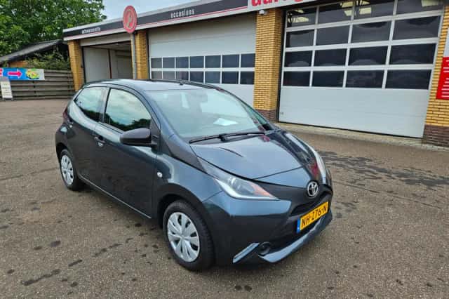 Toyota Aygo (2017) thumbnail 2