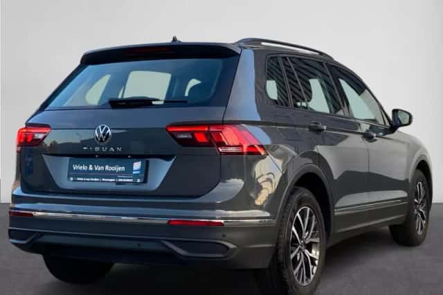 Volkswagen Tiguan (2023) thumbnail 2