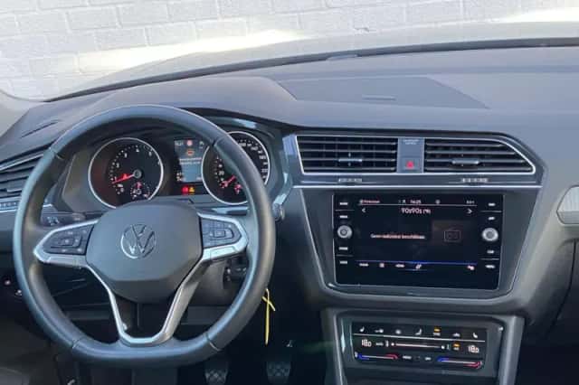 Volkswagen Tiguan (2023) thumbnail 3