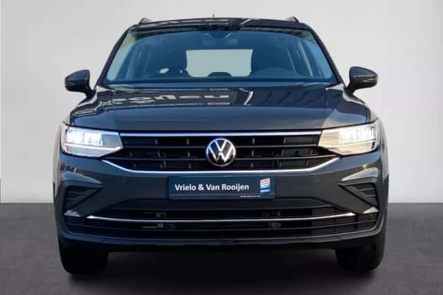 Volkswagen Tiguan (2023) thumbnail 4