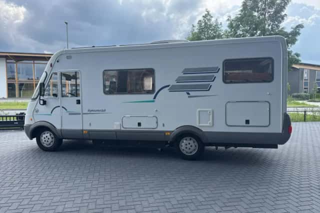 Hymer B 644 (2003) thumbnail 4