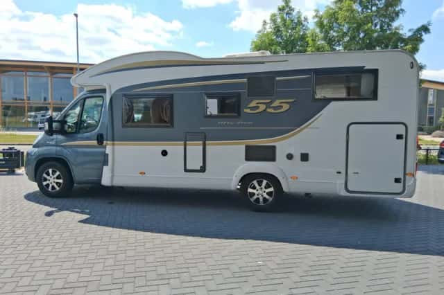 Bürstner Fifty (2014) thumbnail 2