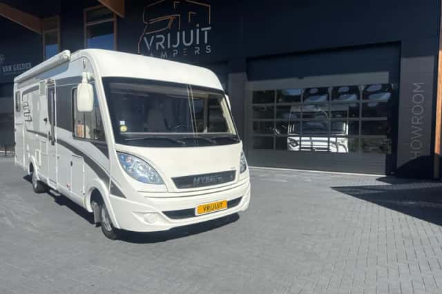 Hymer B 678 (2015) thumbnail 5
