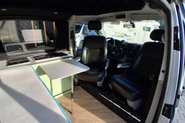 Volkswagen Transporter (2011) thumbnail 5