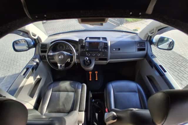 Volkswagen Transporter (2011) thumbnail 6